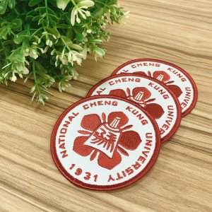 NCKU成大精緻刺繡校徽 典藏紀念款 (魔鬼氈)