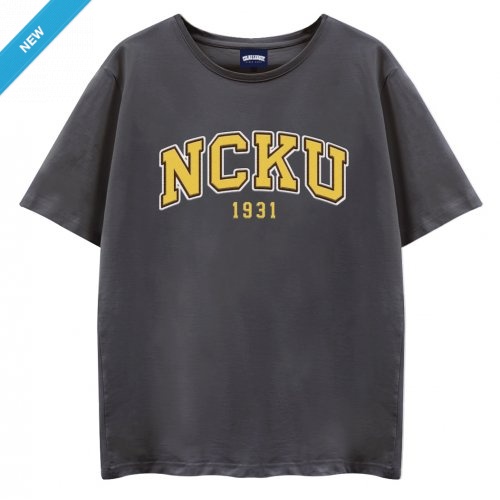 【2025新品限量上市】NCKU立體電繡寬版短T_鐵灰