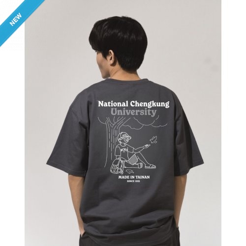 【2025新品上市】NCKU校園日常圖鑑寬版短T_暗夜灰