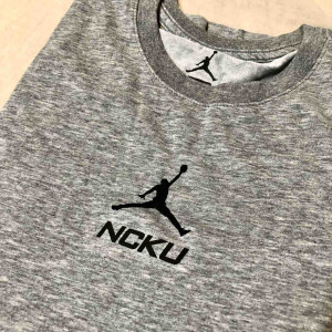 【最後一件M，售完不補】NCKU限量版|Nike Jordan 排汗短T_灰